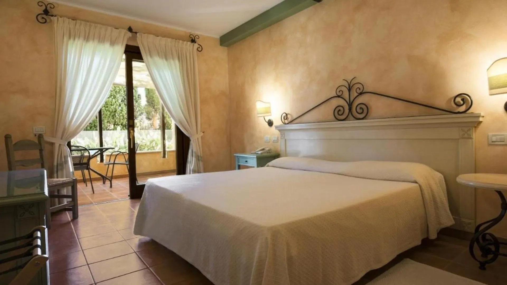 Sardinian-Style Resort 2 Bedroom Apartments Sleeps 7 普拉