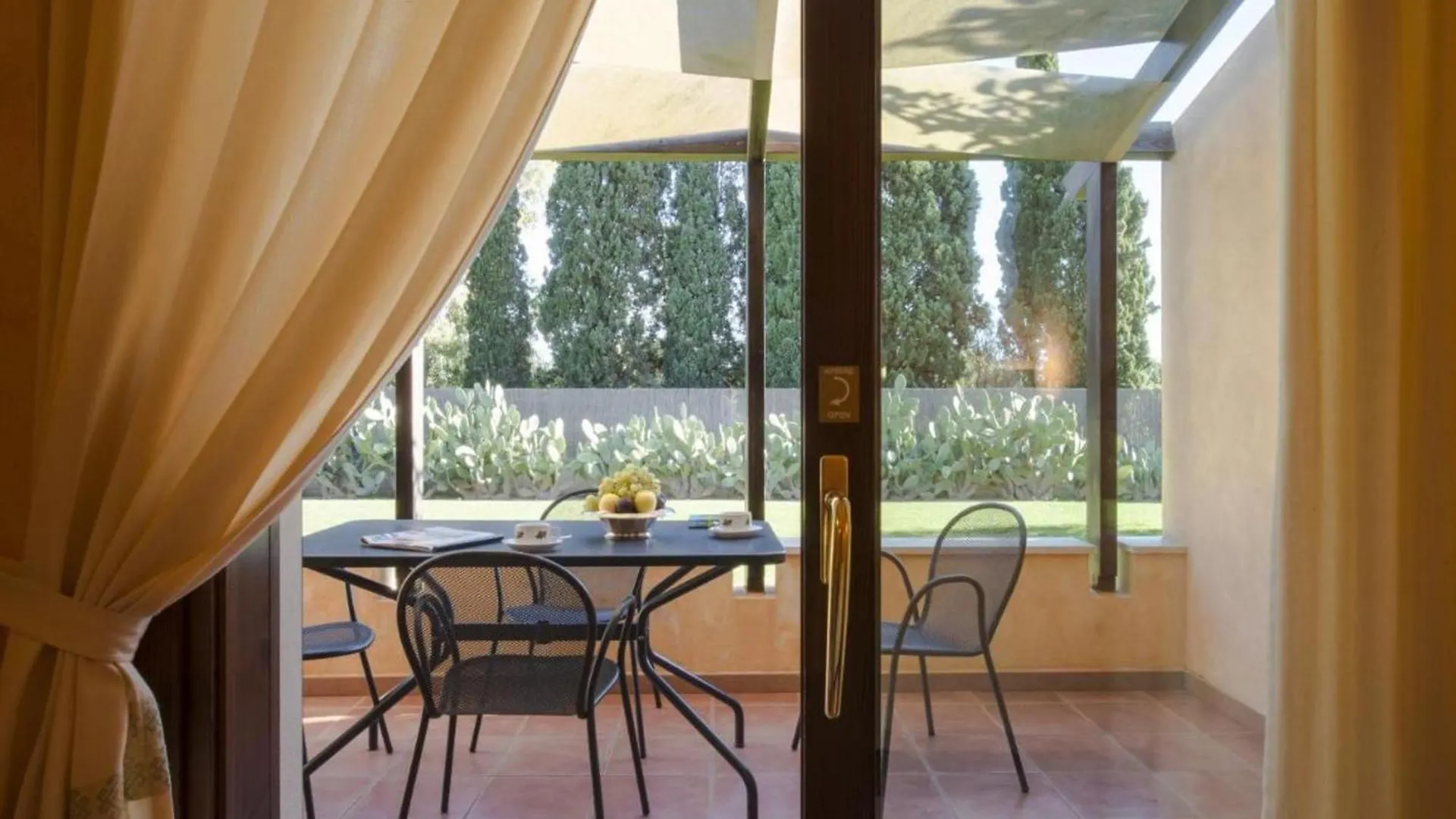 Sardinian-Style Resort 2 Bedroom Apartments Sleeps 7 普拉